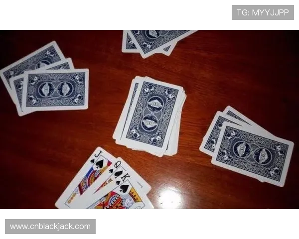 三公扑克牌技巧分享与实战经验，提升玩家牌技赢取更多游戏奖励